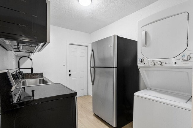 Building Photo - 2518 5th St S