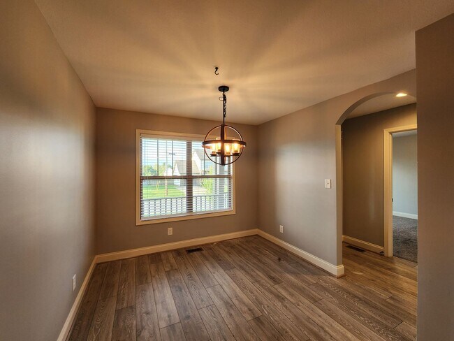 Building Photo - 1003 Sunrise Dr