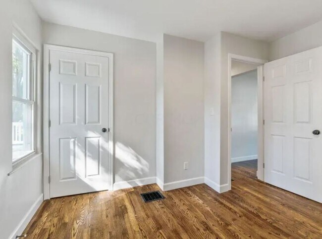 Building Photo - Cape Cod Style 3 Bedroom Home - Newly Remodeled All Throughout!