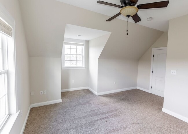 Building Photo - 5 bedroom home