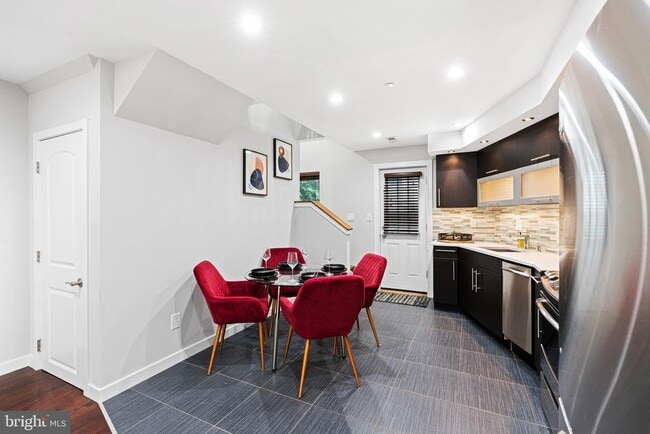 Building Photo - 444 Poplar St