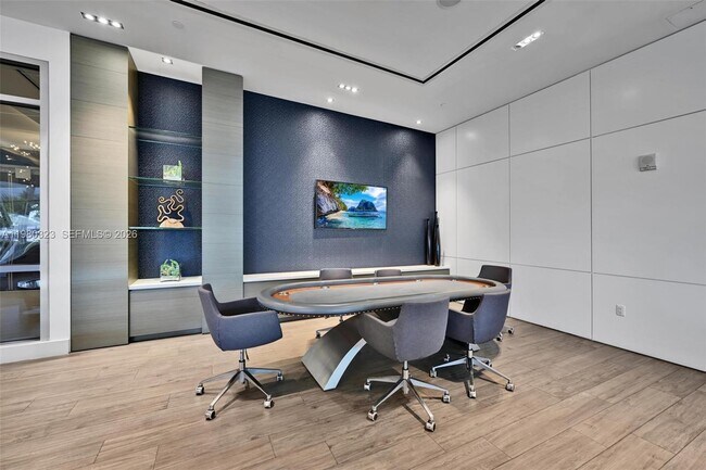 Building Photo - 17111 Biscayne Blvd