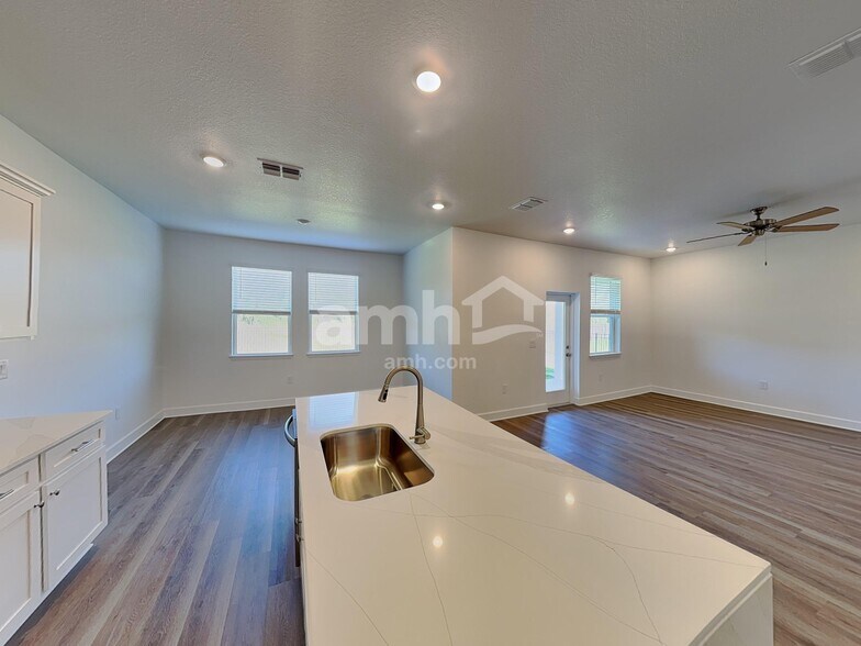 Building Photo - 16536 Cheyanne Ct