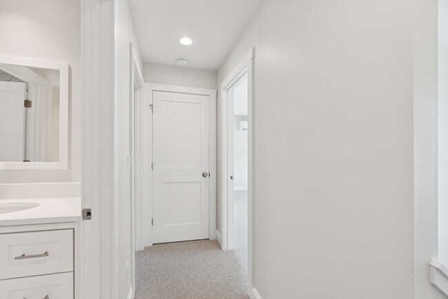 Building Photo - 1 Hoxton Ln