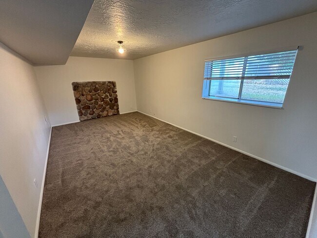 Building Photo - 692 W 1400 S