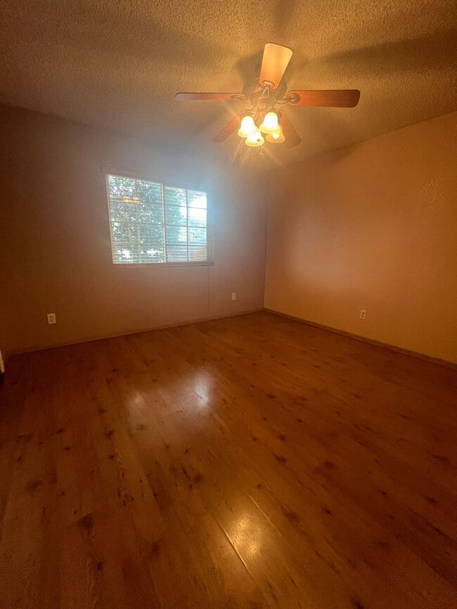 Building Photo - affordable 3 bedroom 2 bath home with gara...