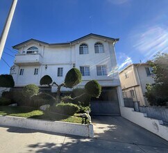 Building Photo - 10208 Pinewood Ave