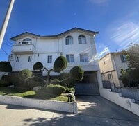 Building Photo - 10208 Pinewood Ave