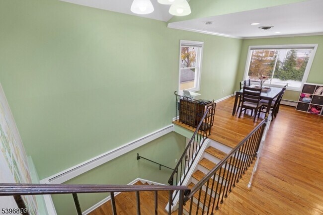 Building Photo - 17 Lathrop Ave