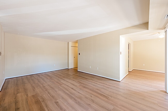 Building Photo - 9728 Kingsbridge Dr