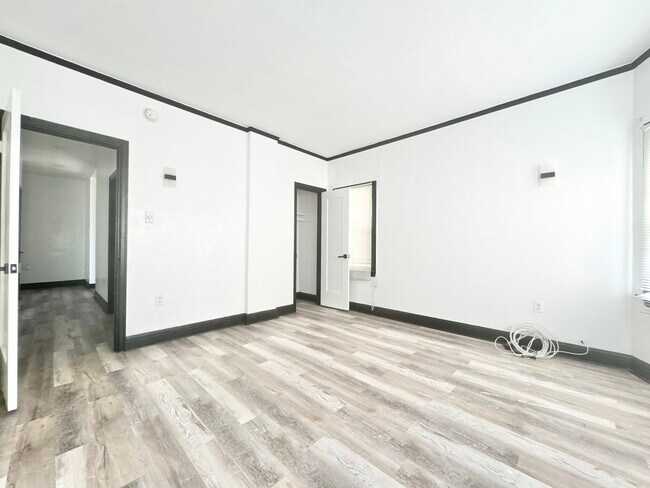 Building Photo - 1329 2nd Ave