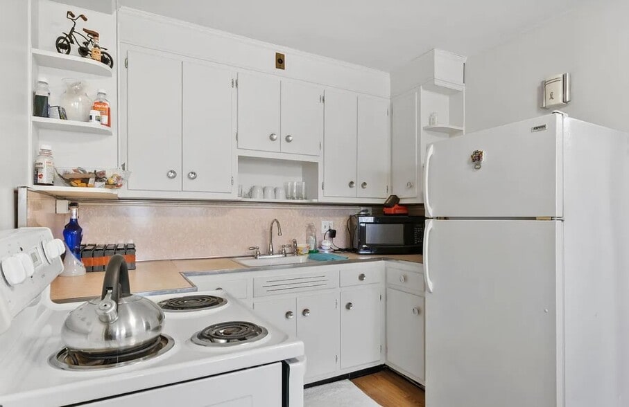 Building Photo - 1020 Raritan Ave