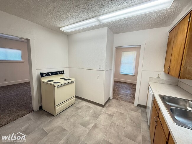Building Photo - 912 S 10th Ave