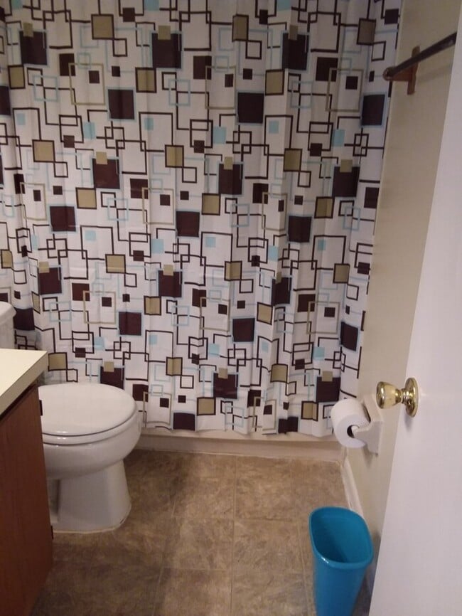 Building Photo - Two Bedroom Townhouse Near NAS Jax