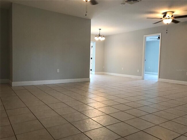 Building Photo - 2431 Doud St