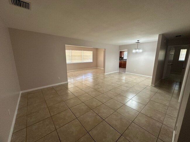 Building Photo - 744 SE Fallon Dr