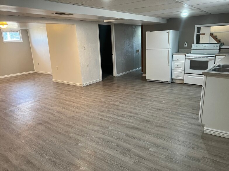 Living room/kitchen/dining - 510 E King St