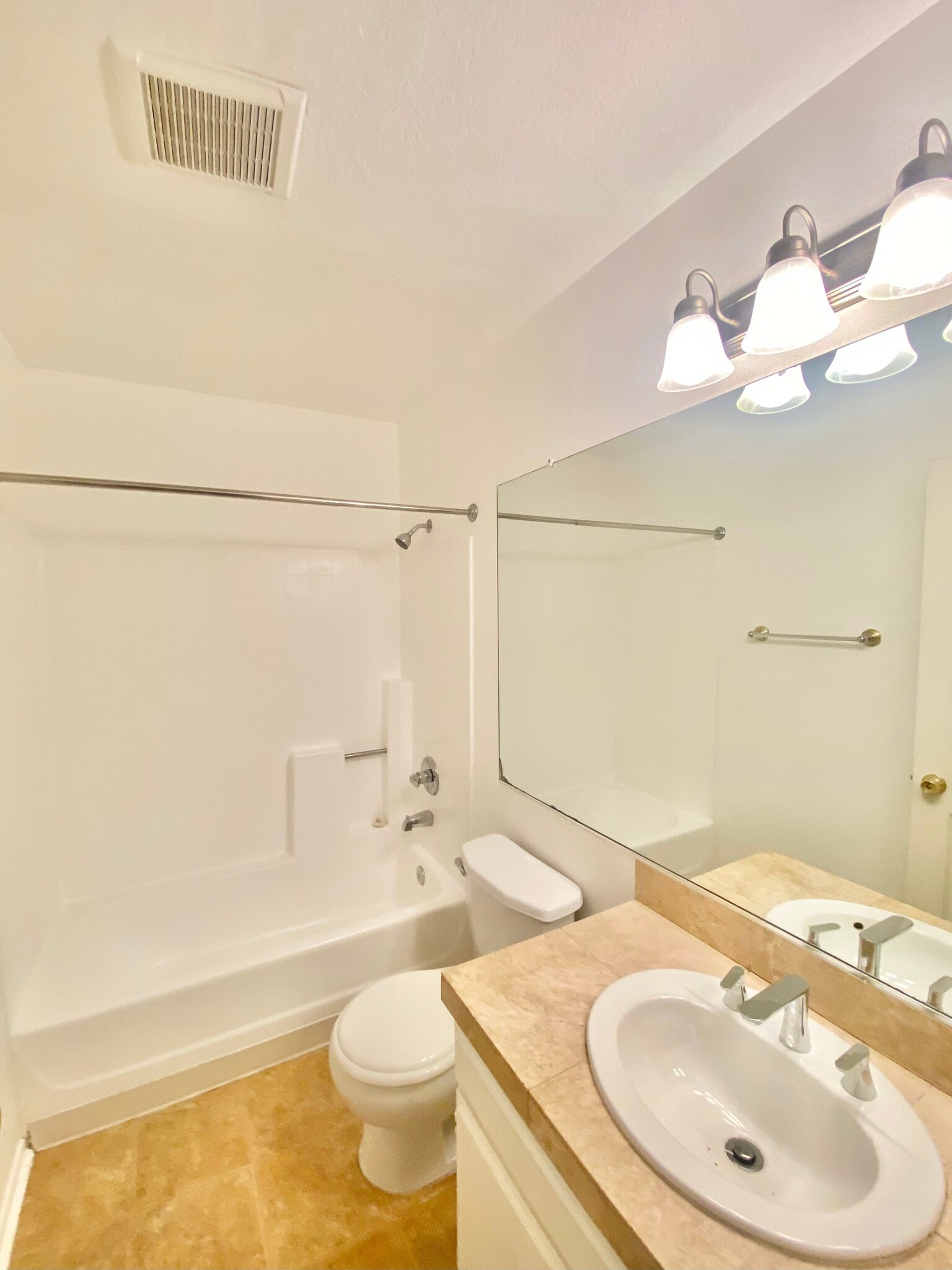 Building Photo - 7045 Woodley Ave