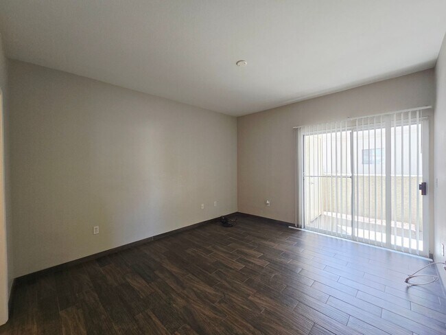 Building Photo - Gated Community Comfort – 2 Bed, 2 Bath Beauty