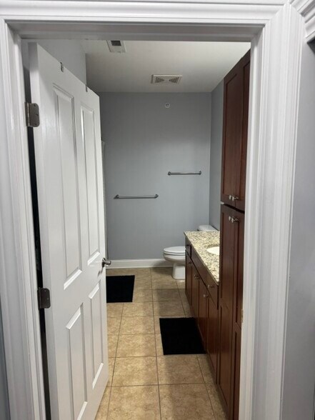 Bathroom showing Closet - 953 Ingleside Ave