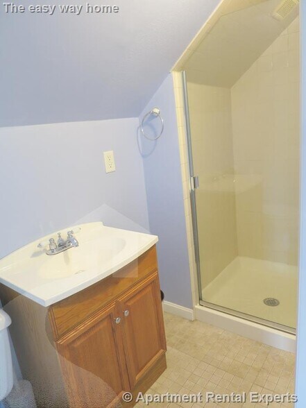 Building Photo - 1098 Fellsway