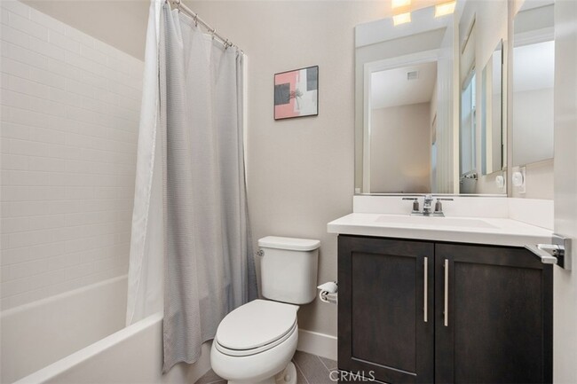 Building Photo - 227 Follyhatch