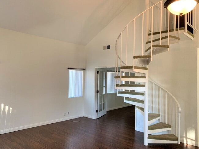 Building Photo - Amazing condo located in desirable Aliso Viejo!