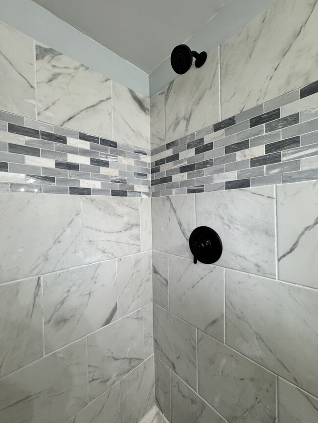 Building Photo - 82 W Main St