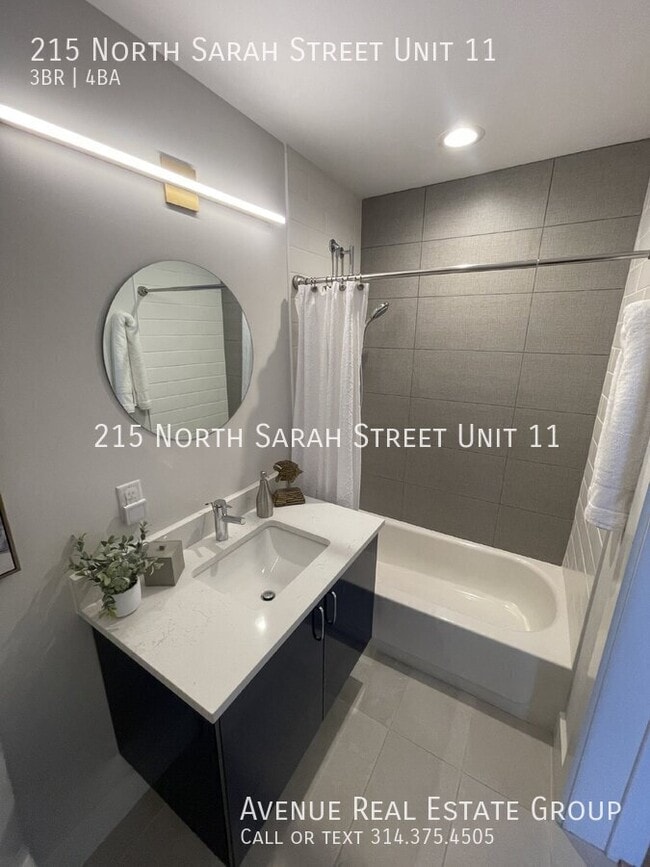 Building Photo - 215 N Sarah St