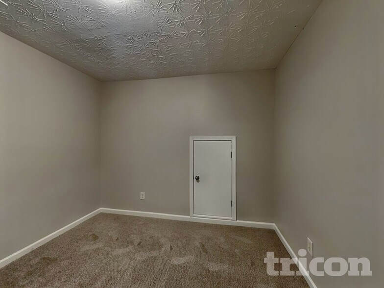 Building Photo - 305 Little Creek Rd SE