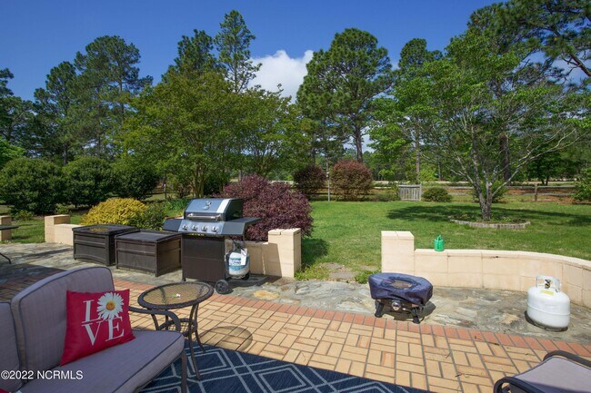 Building Photo - 127 Pine Lake Dr