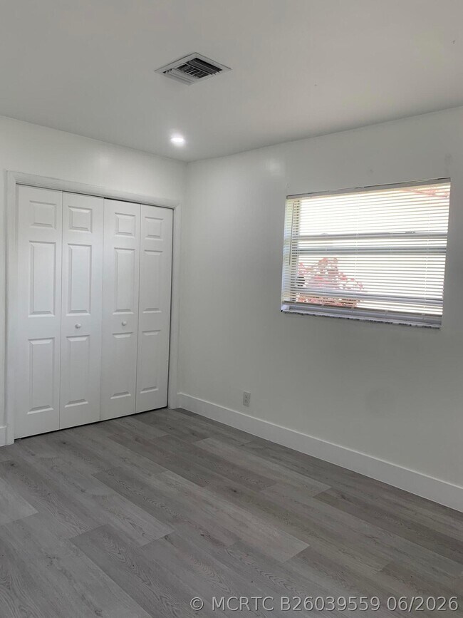Building Photo - 4005 NW 76th Ave