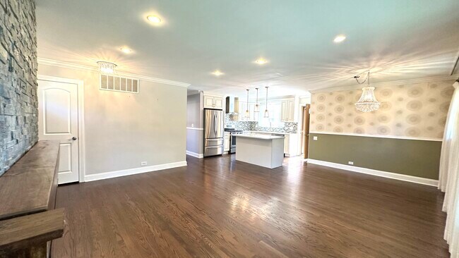 Building Photo - 9239 Lawler Ave