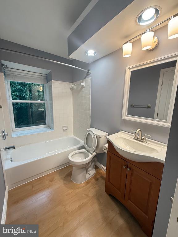 Building Photo - 3315 Sir Thomas Dr