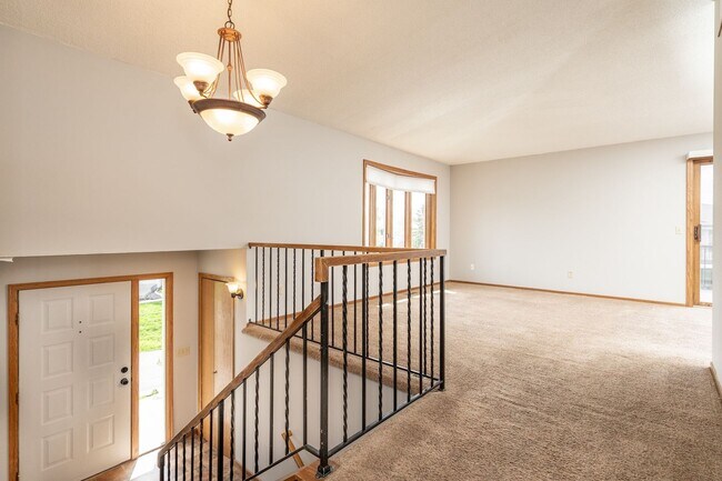Building Photo - Lovely 3 Bedroom 2 Bath Townhome in Apple ...