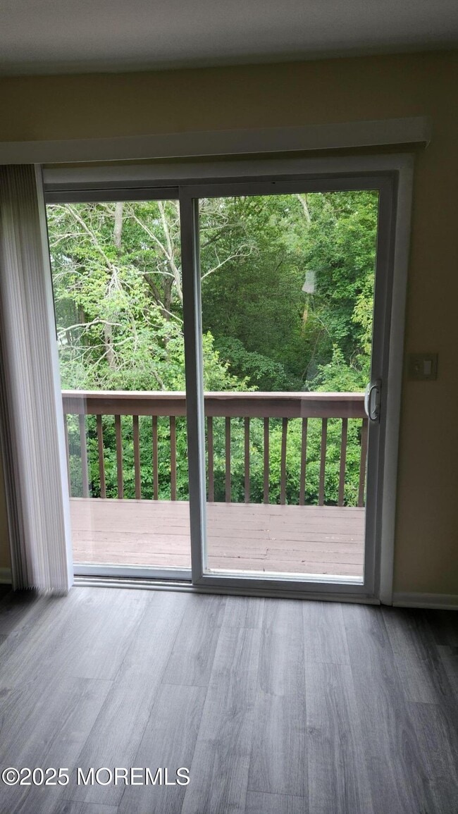 Building Photo - 290 N Main St