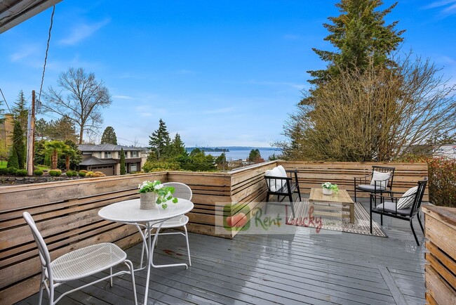 Building Photo - VIEWS, VIEWS, VIEWS!! Stunning & LARGE 4-B...