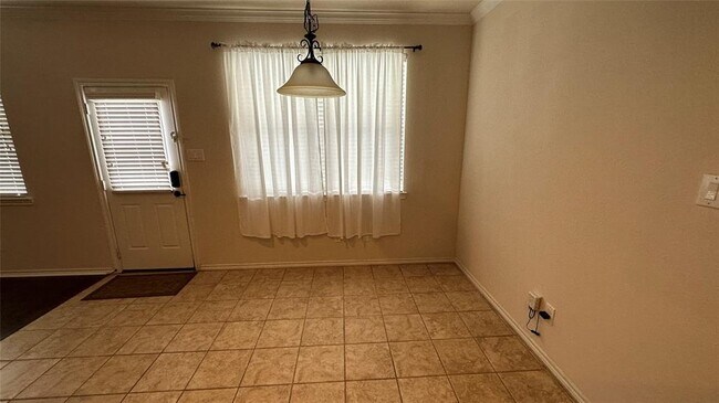 Building Photo - 1703 Thornhollow Dr