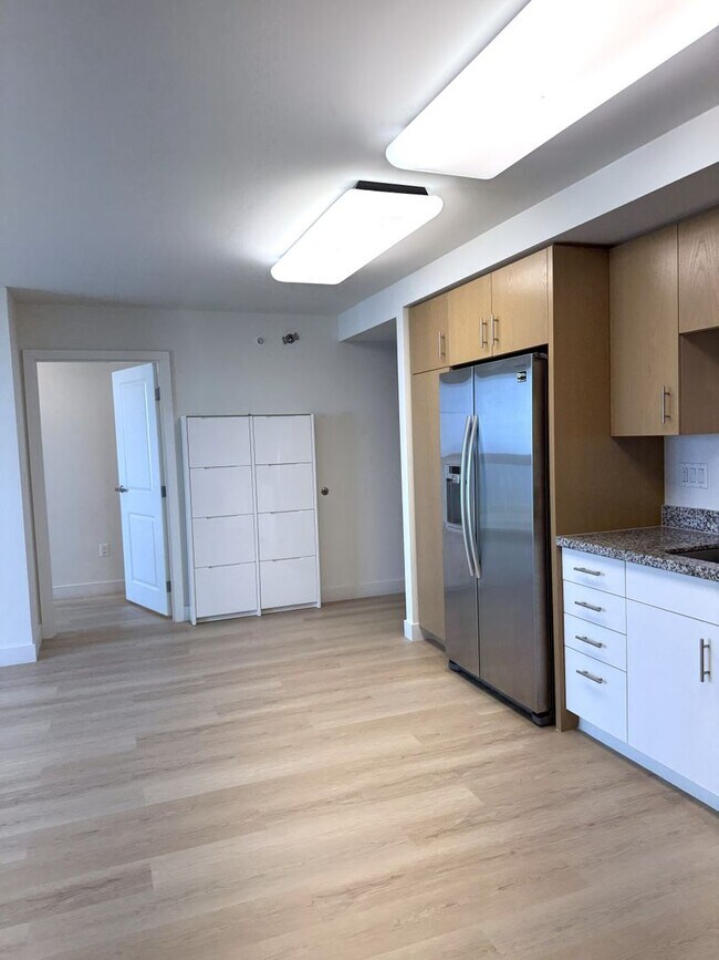 Building Photo - Ke Kilohana - Renovated High Floor 3 Bedroom 2 Bath 2 Parking in Ward Village