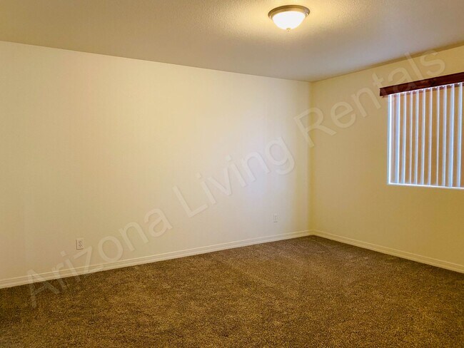 Building Photo - BEAUTIFUL 3 BEDROOM 2 CAR GARAGE HOME