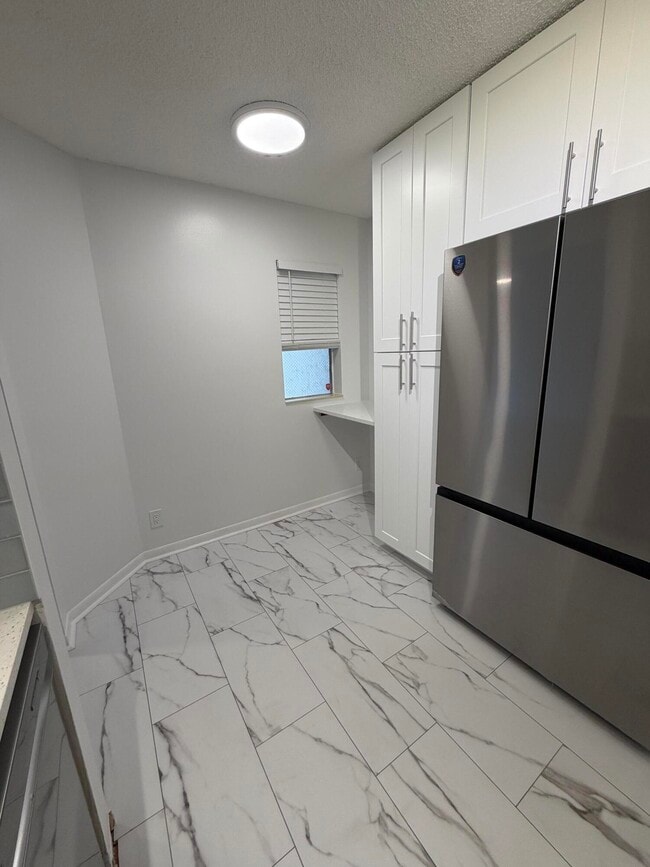 Building Photo - 13811 Oneida Dr