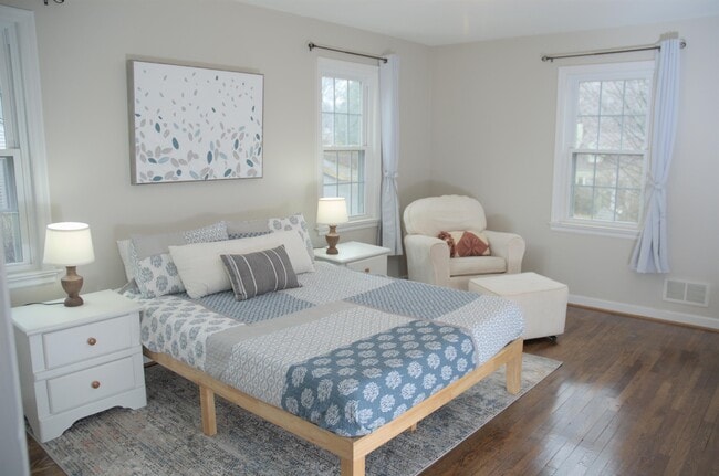 Building Photo - 2516 Derwent Dr SW