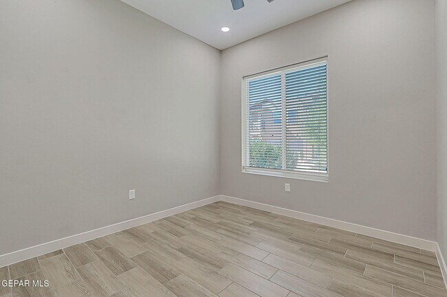 Building Photo - 1031 Vinton Ave