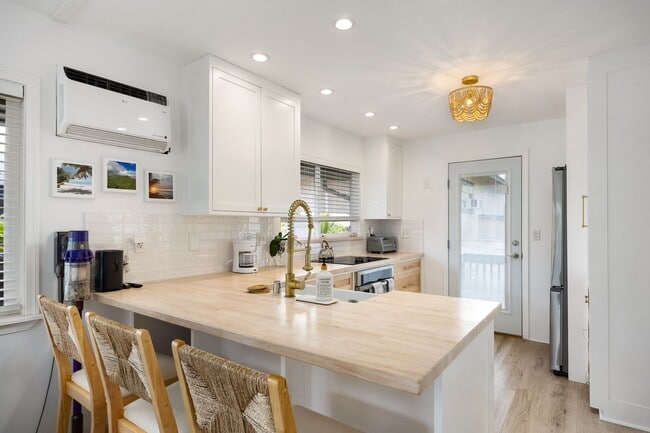 Building Photo - North Shore Boho Aloha Cottage | 2 Bed, 1 Bath | Available August 1, 2026