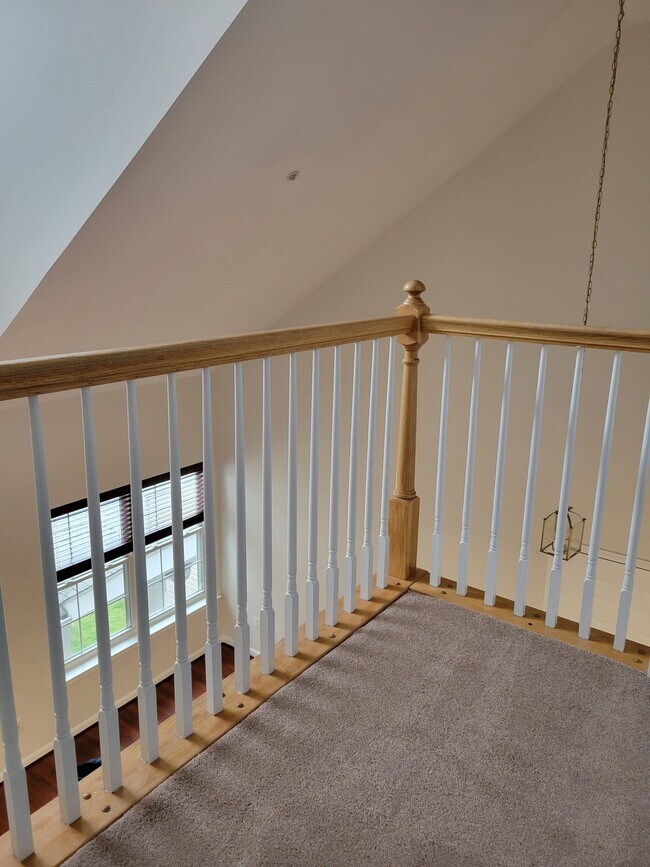 Building Photo - 913 Hillside Lake Terrace