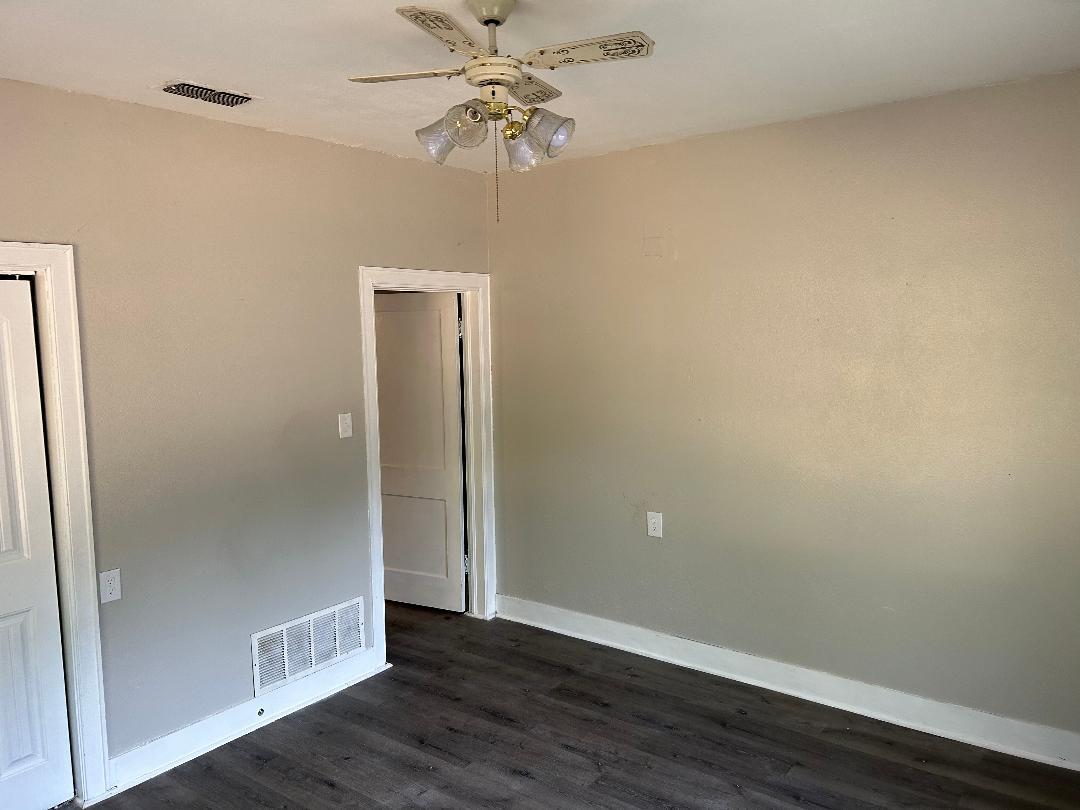 Building Photo - 616 Riverside Dr