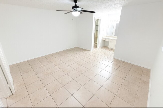 Building Photo - 2503 Ironclad Dr