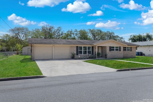 Building Photo - 1228 Rivercrest Dr