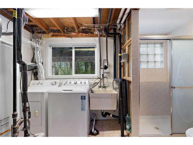 Building Photo - 1735 Walnut Ln