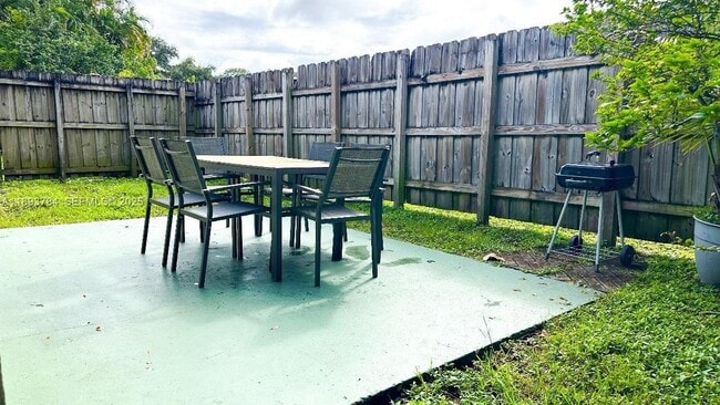 Building Photo - 1505 SW 22nd St